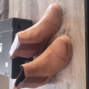 NIB Sorel Evie II Chelsea, size 10, Taffy